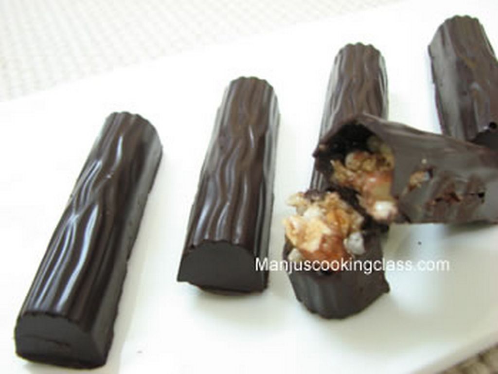 Chewy fruit and nut bar