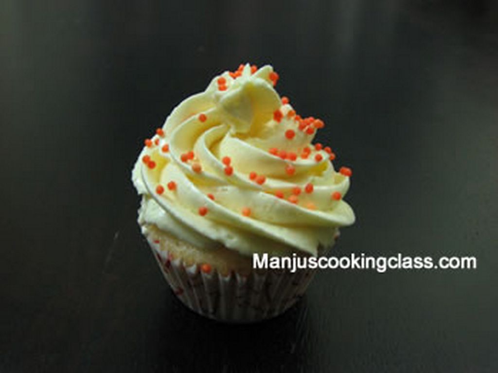 cupcake with merangue buttercream