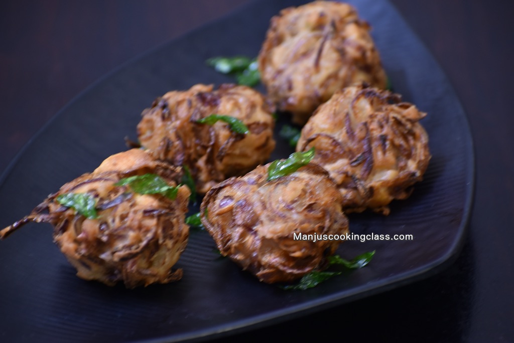 Ulli vada / Onion vada