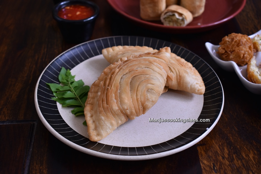 Veg curry puff